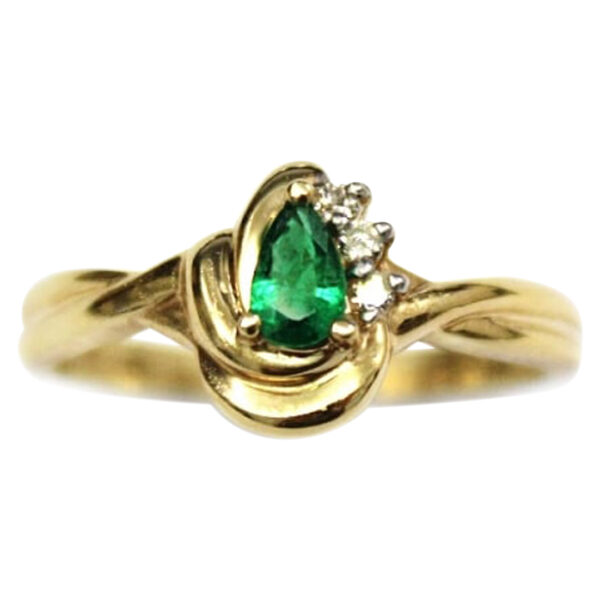 Ladies Emerald and Diamond Ring - Image 2