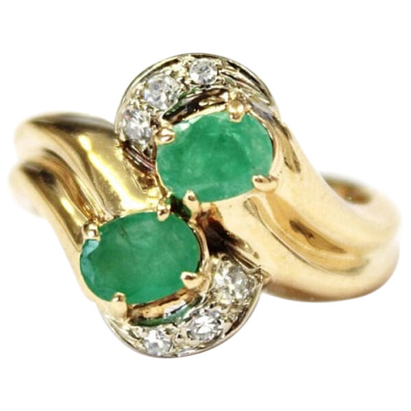 Ladies Emerald and Diamond Ring - Image 2