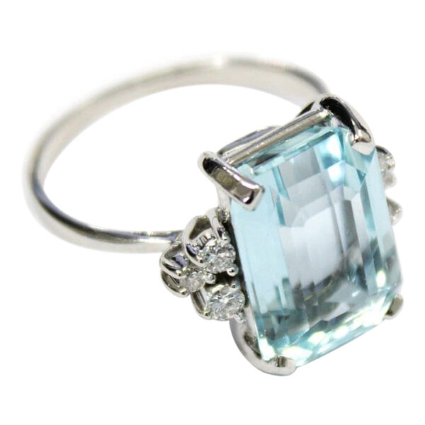 Ladies Aquamarine and Diamond Ring