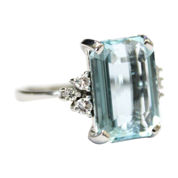 Ladies Aquamarine and Diamond Ring - Image 2