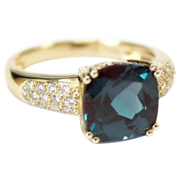 Ladies Alexandrite and Diamond Ring - Image 2