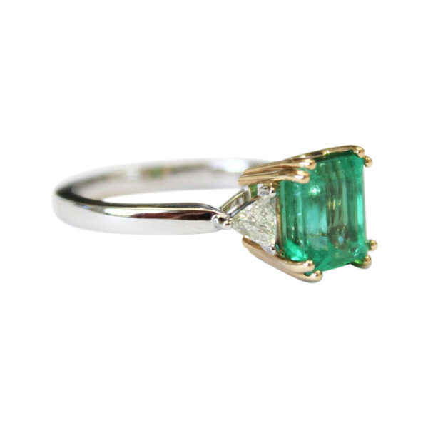 Ladies Emerald and Diamond Ring - Image 2