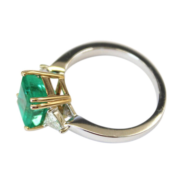 Ladies Emerald and Diamond Ring - Image 3