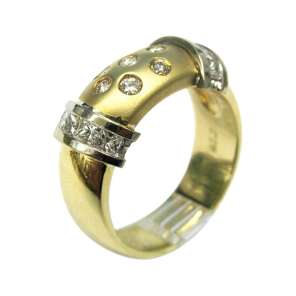 Ladies Diamond Ring - Image 2