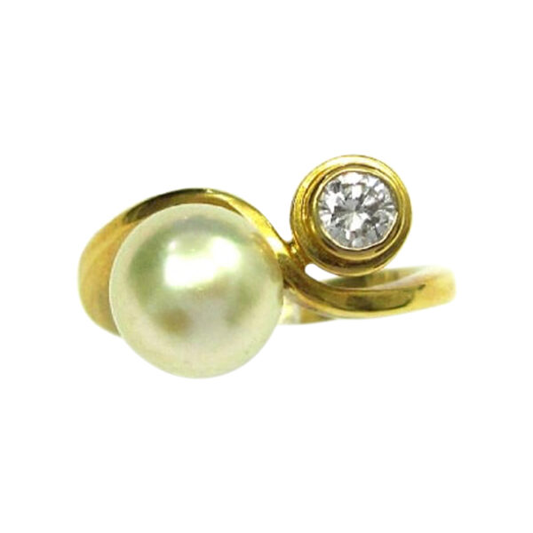 Ladies Diamond and Pearl Ring