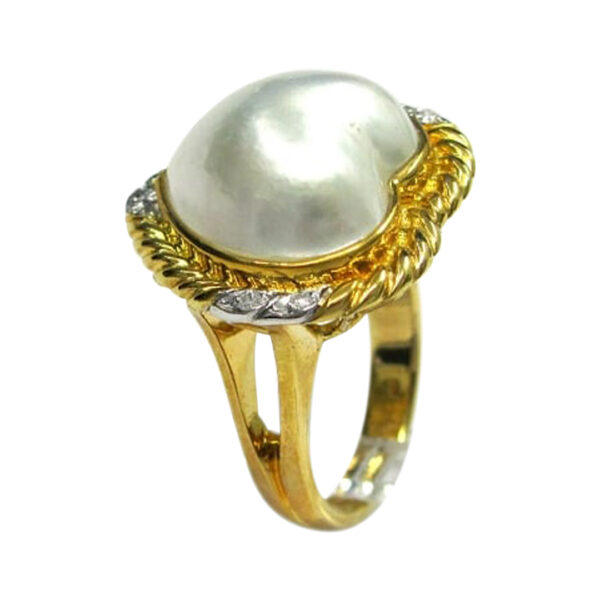 Ladies Diamond and Mabe Pearl Ring - Image 2