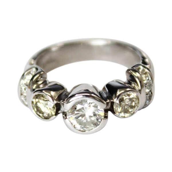 Ladies Diamond Ring - Image 2