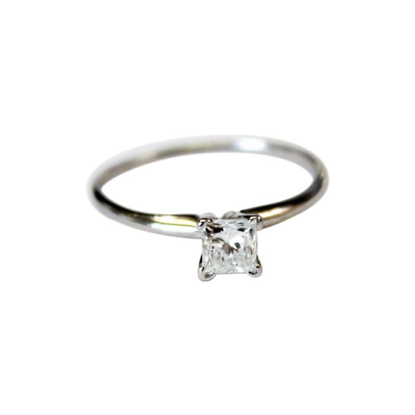 Ladies Engagement Ring