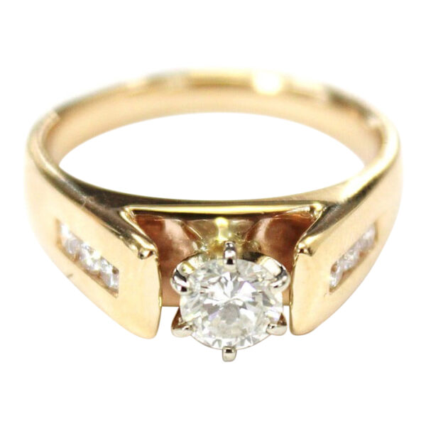 Ladies Engagement Ring